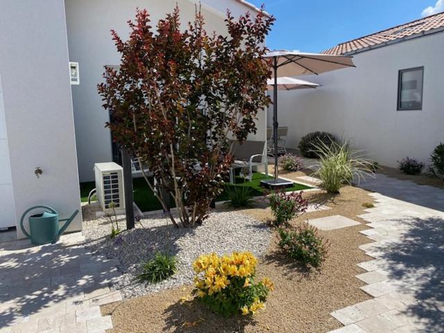 Maison Neuve Zone Coulee Verte Menant A L'Ocean Saint-Gilles-Croix-de-Vie Extérieur photo