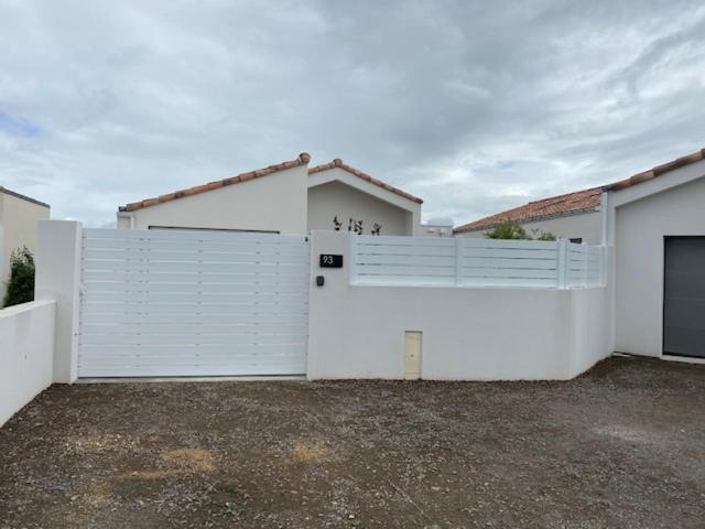 Maison Neuve Zone Coulee Verte Menant A L'Ocean Saint-Gilles-Croix-de-Vie Extérieur photo